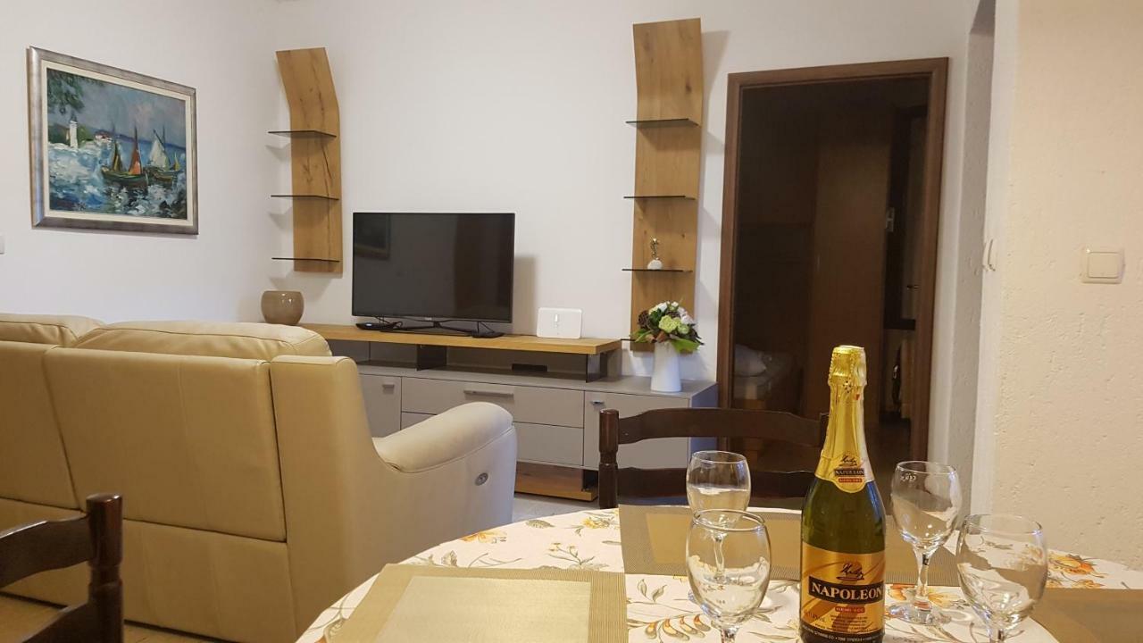 Apartment Lavanda Garden Rab Town Esterno foto