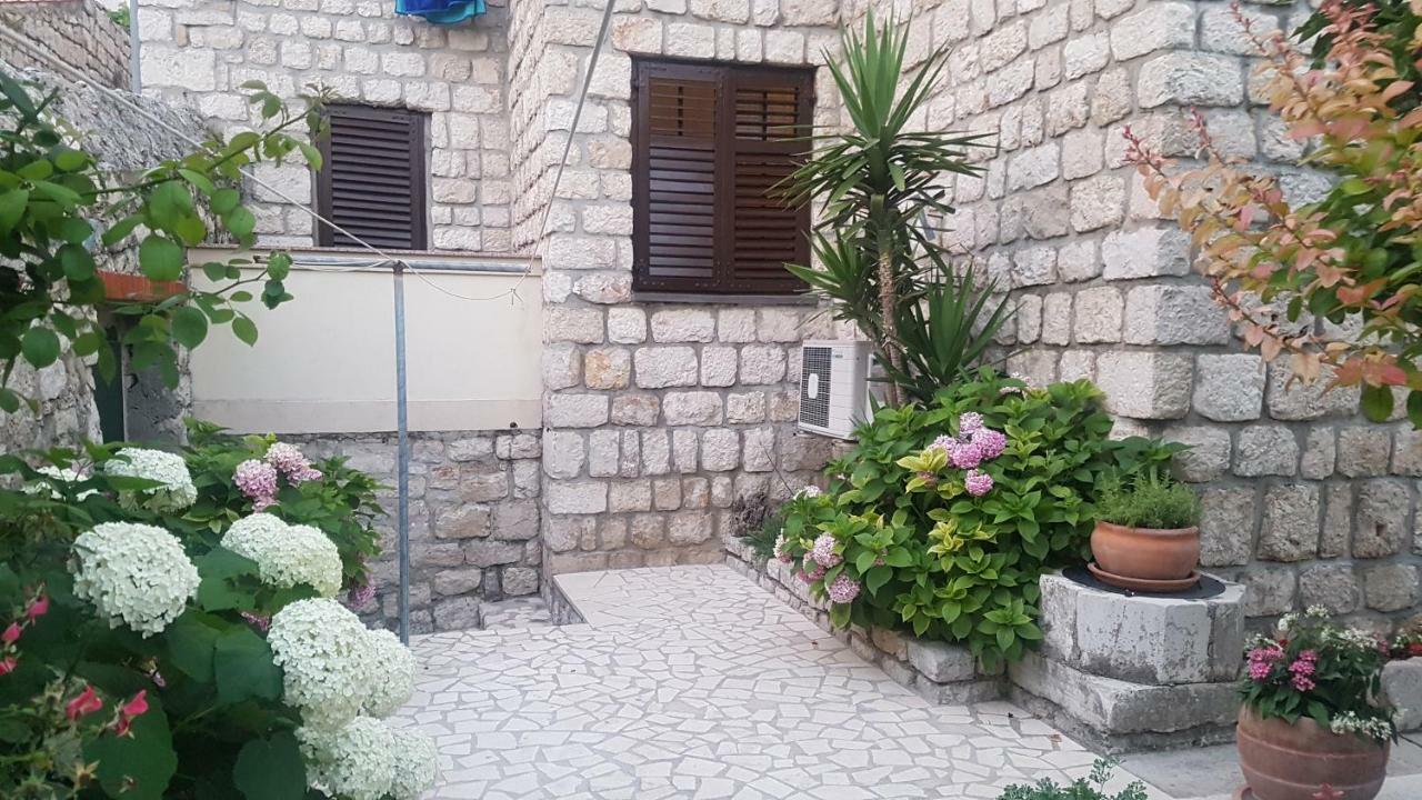 Apartment Lavanda Garden Rab Town Esterno foto