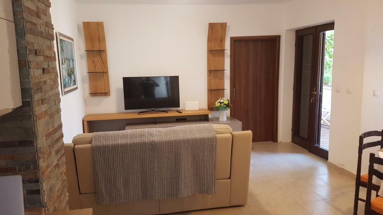Apartment Lavanda Garden Rab Town Esterno foto