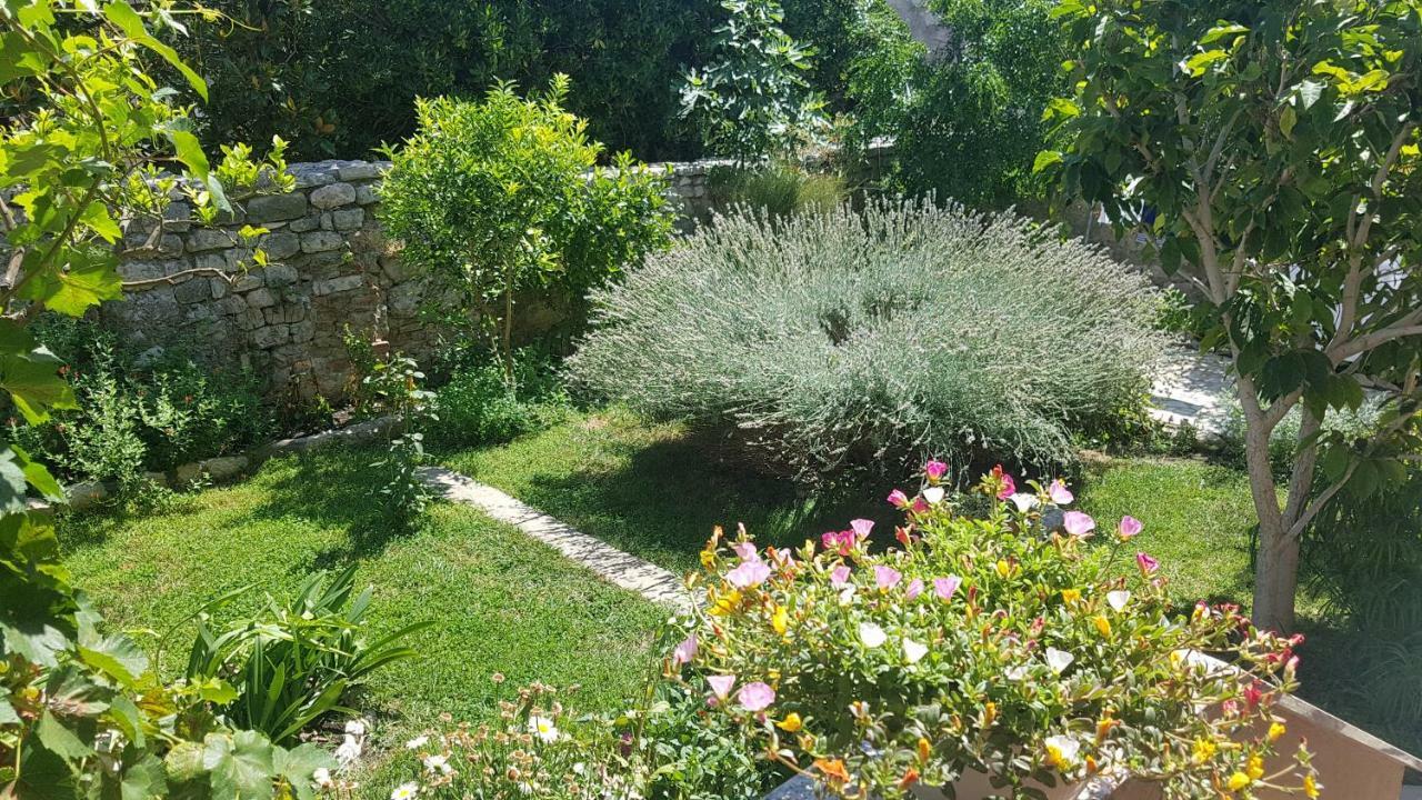Apartment Lavanda Garden Rab Town Esterno foto