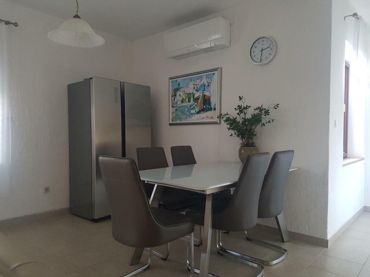 Apartment Lavanda Garden Rab Town Esterno foto