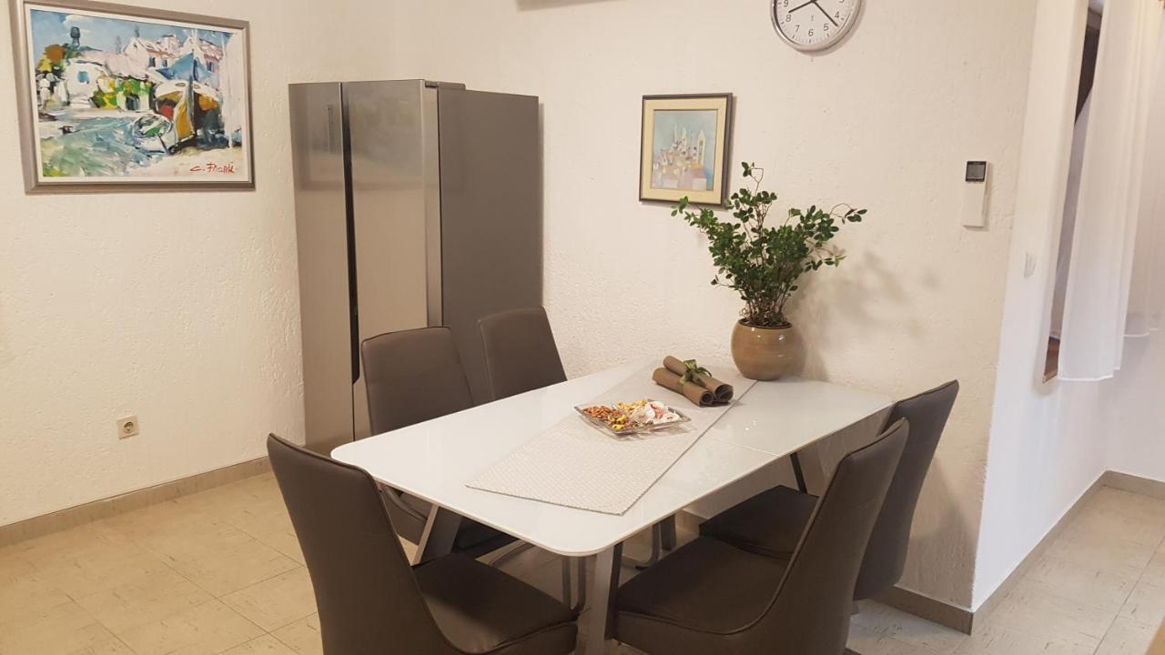 Apartment Lavanda Garden Rab Town Esterno foto