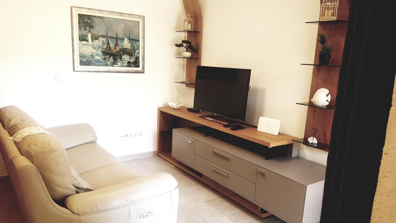 Apartment Lavanda Garden Rab Town Esterno foto