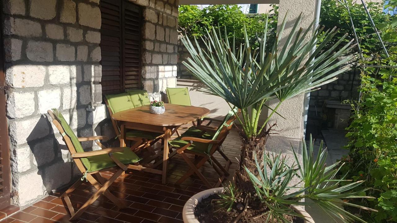 Apartment Lavanda Garden Rab Town Esterno foto