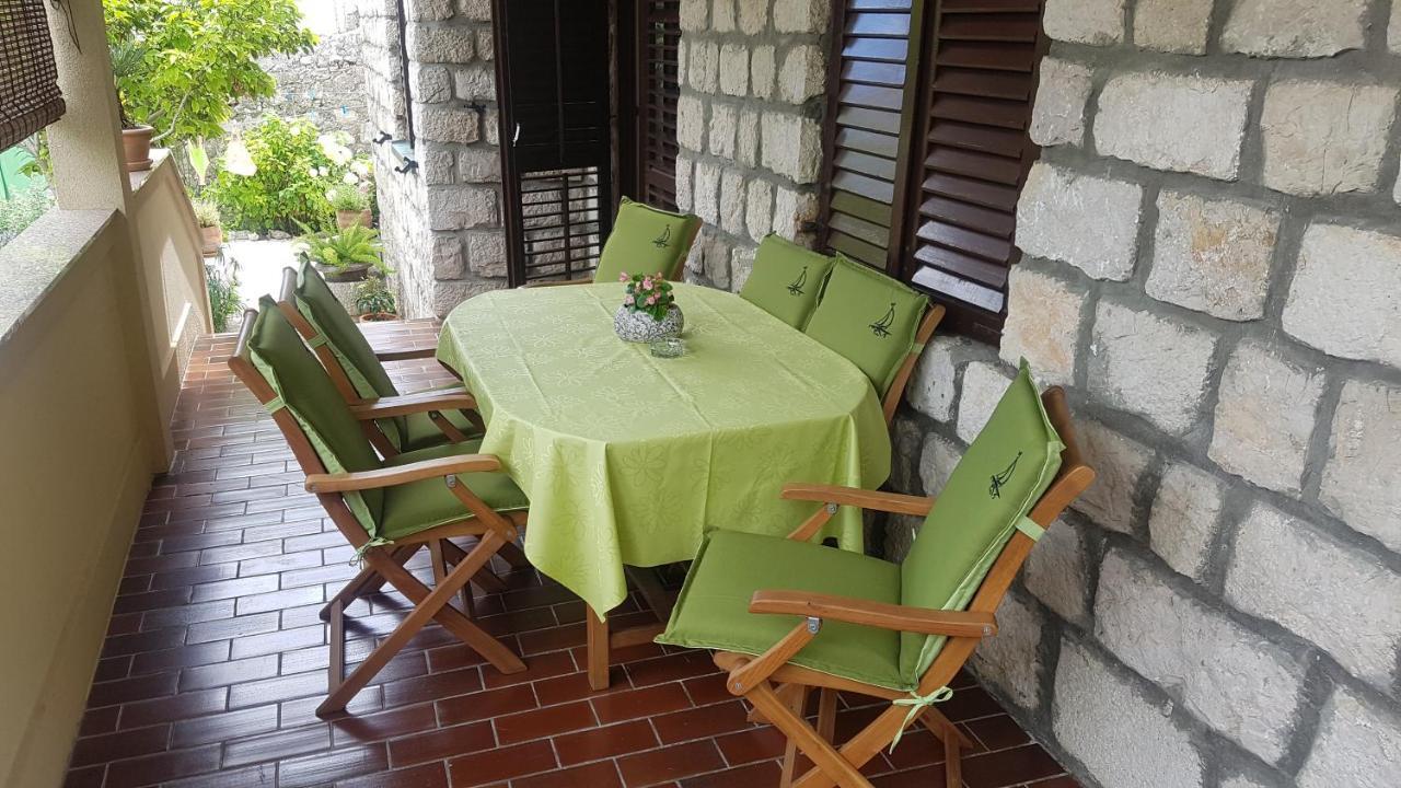 Apartment Lavanda Garden Rab Town Esterno foto